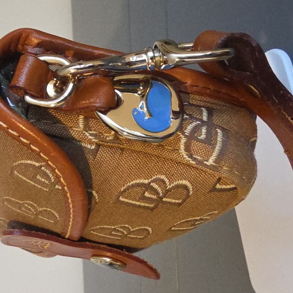 DOONEY & BOURKE NWOT Tan/Brown Monogrammed Wristlet - Picture 4 of 9